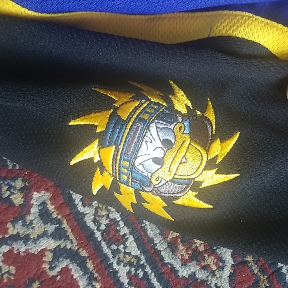 Sold Disney Donald Duck "34" Hockey Jersey - Picture 5 of 9